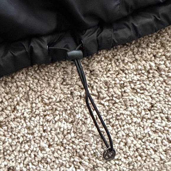 lululemon athletica Women's Black Puffer Jacket - Picture 16 of 16